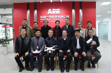 萬科集團董事(shì)會(huì)主席王石一行考察調研AEE一電科技