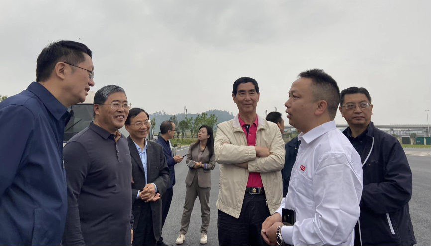 四川省政府決策咨詢委員會(huì)代表團莅臨AEE一電航空調研